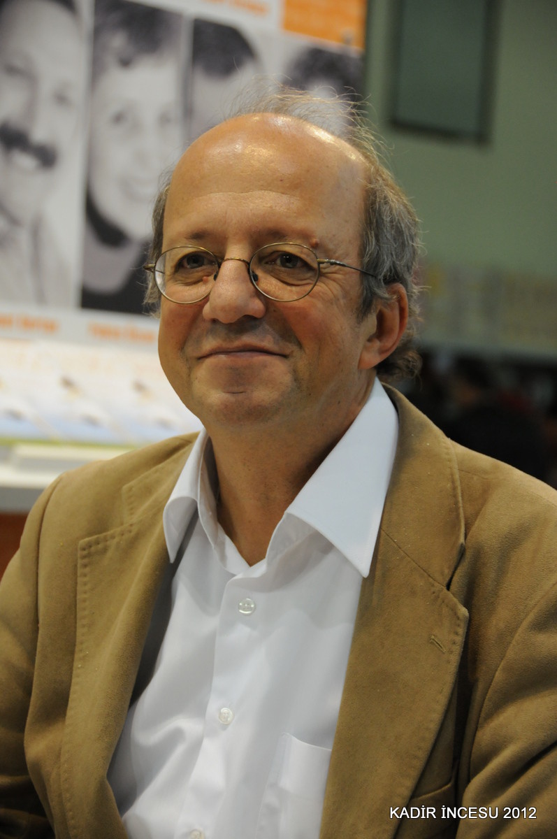 Mizah ustası Behiç Ak’a Çocuk ve Gençlik Edebiyatı Roman Ödülü!