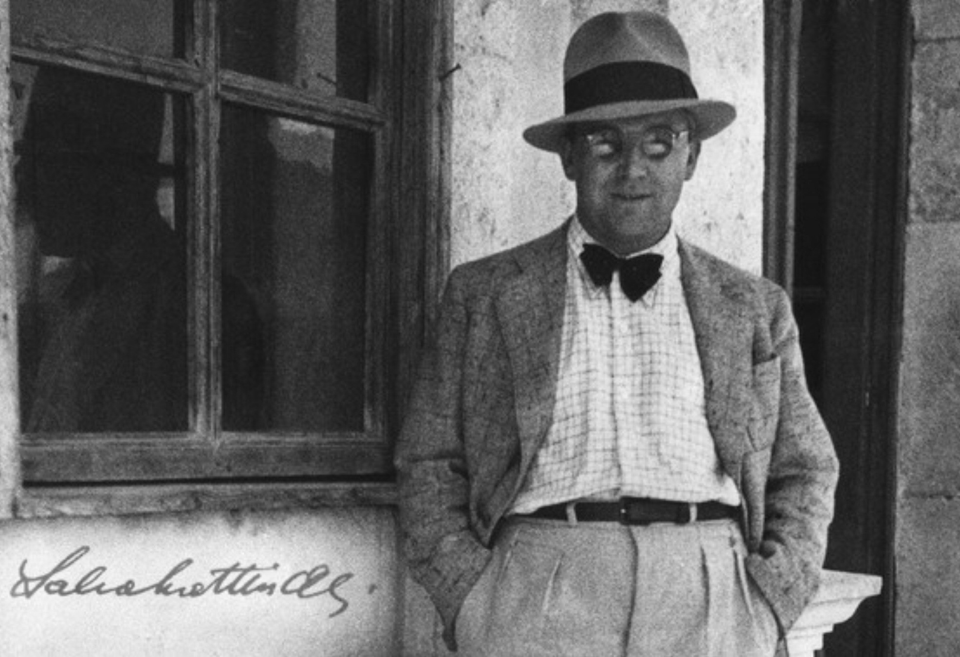 Hakikat peşinde, romantik bir öğretmen…